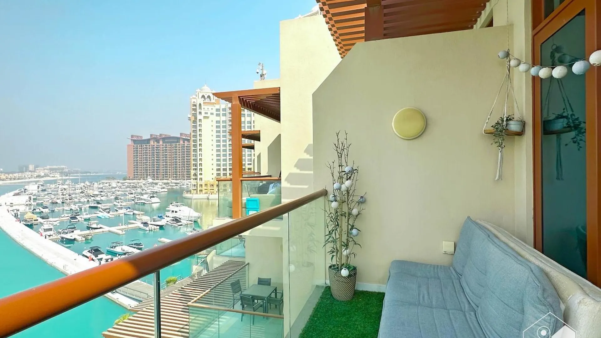 Amazing Stay On The Palm With Breathtaking Views Dubai